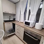 Tesa Apartment, Accommodates 4, Next To City Center, With Ac And Wifi