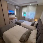 Tesa Apartment, Accommodates 4, Next To City Center, With Ac And Wifi