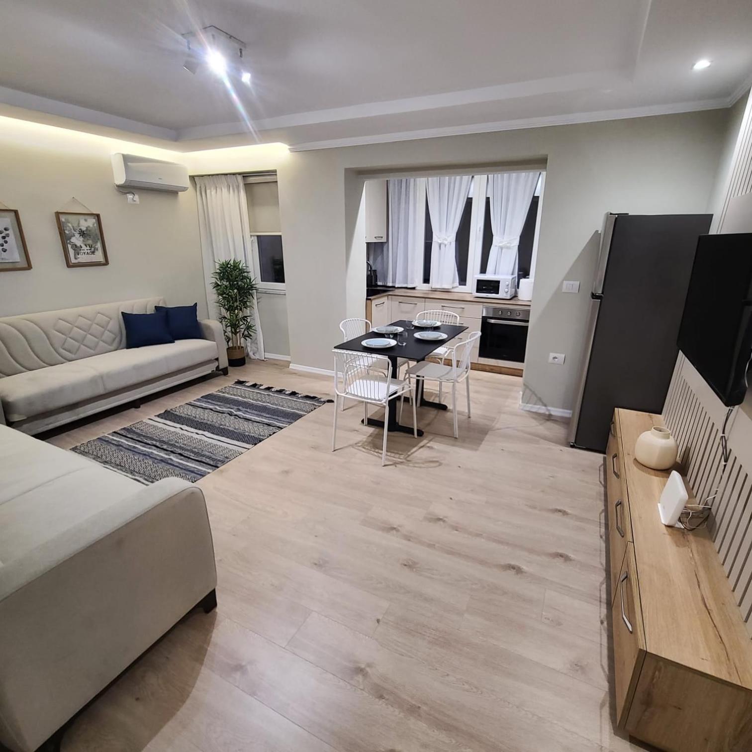 Tesa Apartment, Accommodates 4, Next To Center, With Ac And Wifi Apartament Tirana