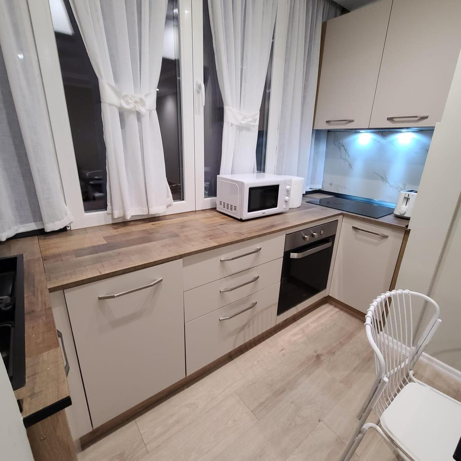 Tesa Apartment, Accommodates 4, Next To Center, With Ac And Wifi *