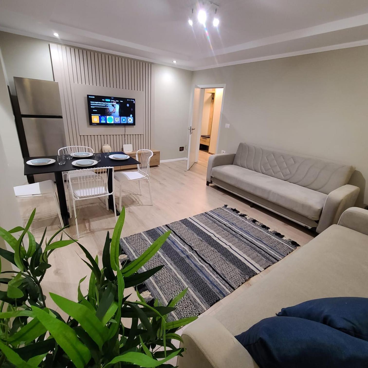 Tesa Apartment, Accommodates 4, Next To Center, With Ac And Wifi *